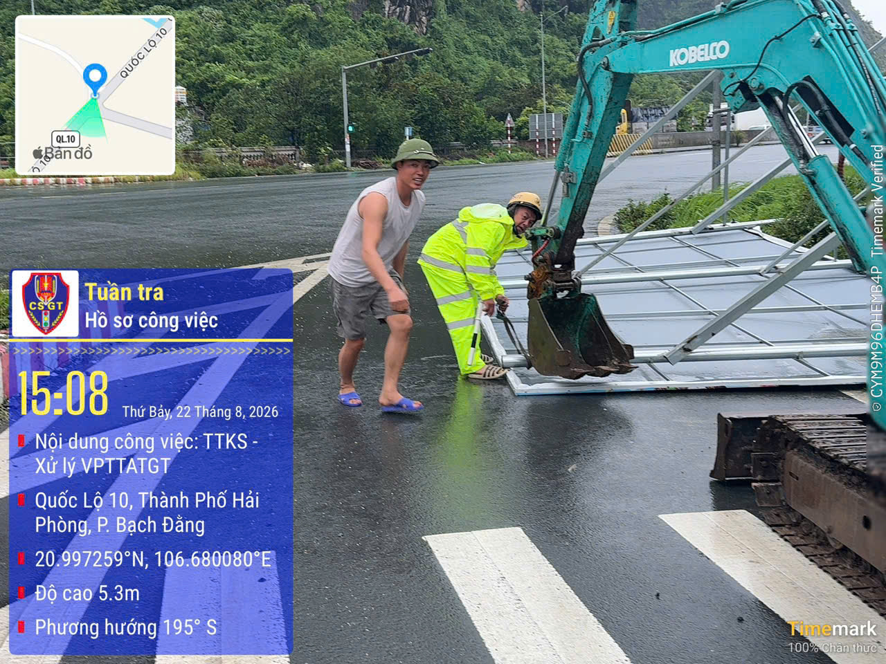 Đội CSGT Đường bộ số 1 (Phòng Cảnh sát giao thông): Cảnh báo biển bảng quảng cáo bị gió quật rơi nguy cơ mất an toàn và gây cản trở việc lưu thông